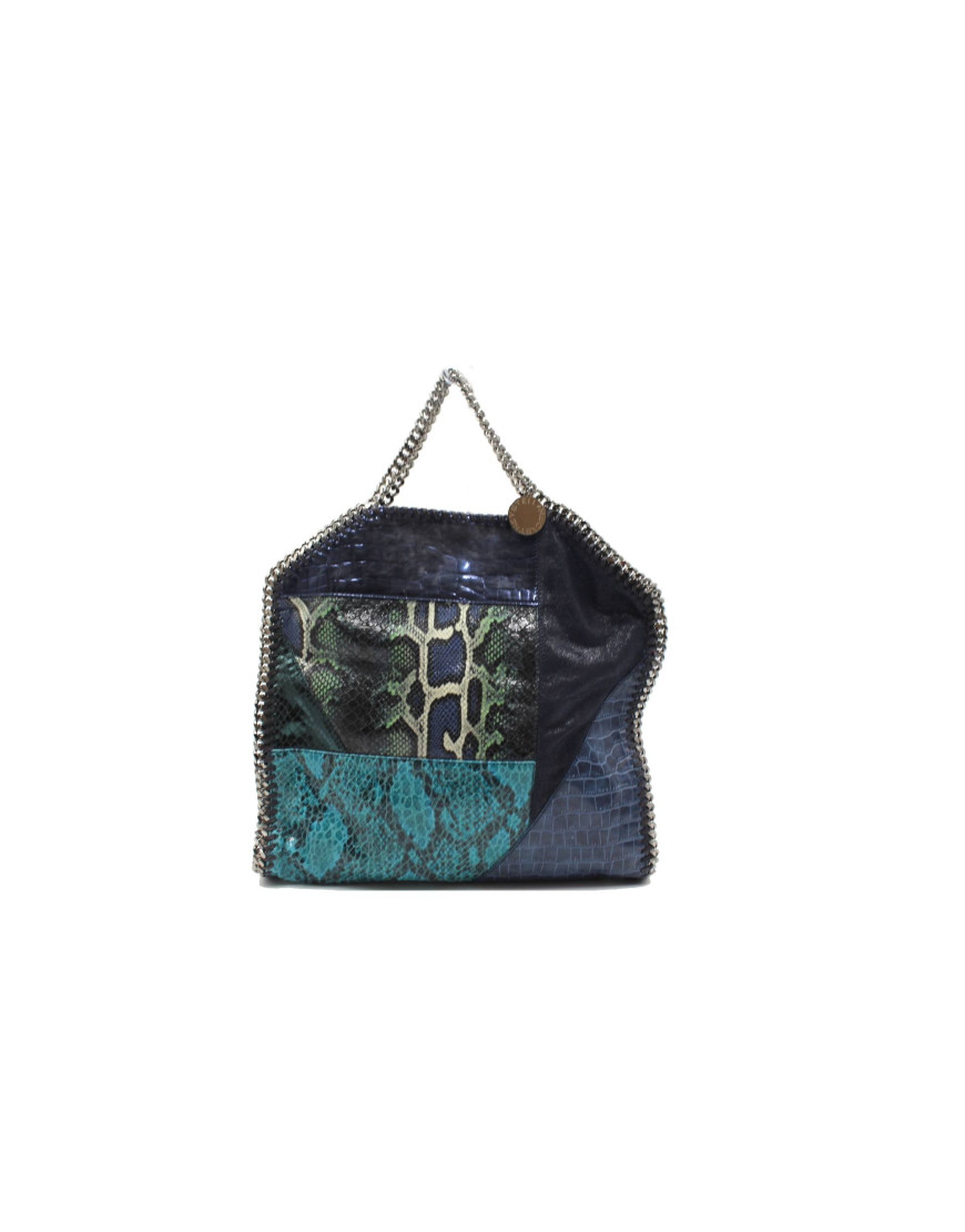 Silvia Abbate con la borsa di Stella McCartney - Look da Vip