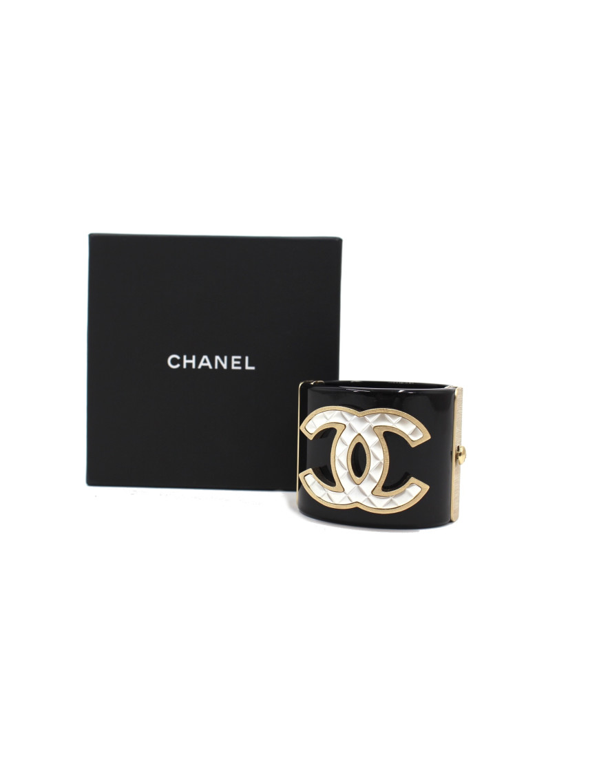 Chanel Manchette