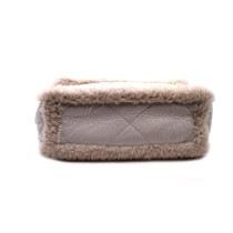 Chanel Shearling 19 Medium Pelle Bianca