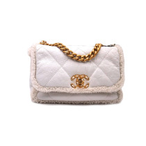 Chanel Shearling 19 Medium Pelle Bianca