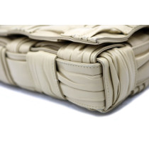 Bottega Veneta Cassette Pelle Beige