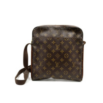 Louis Vuitton Trotteur Beaubourg Monogram