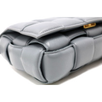 Bottega Veneta Cassette Padded Pelle Grigia