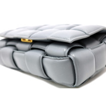 Bottega Veneta Cassette Padded Pelle Grigia