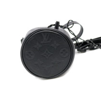 Louis Vuitton Shadow Pelle Nera