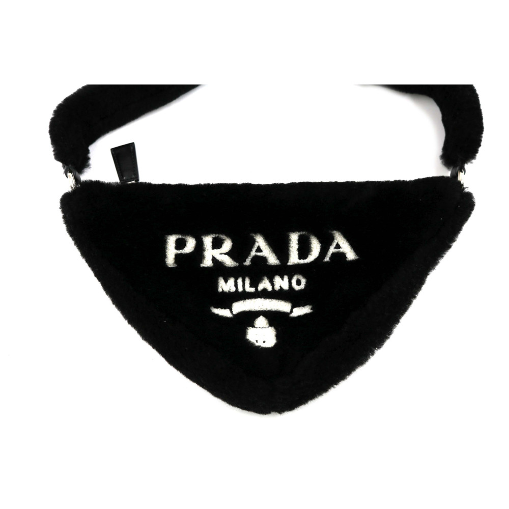 Prada Triangle Pelliccia Sintetica Nera