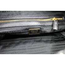 Prada Grommet Pelle Nera