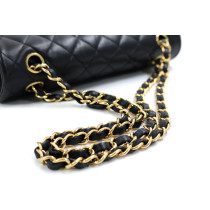 Chanel Classica Media Pelle Nera