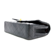 Chanel Classica Media Pelle Nera