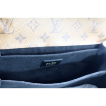 Louis Vuitton Metis Reverse Monogram
