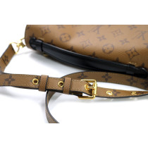 Louis Vuitton Metis Reverse Monogram