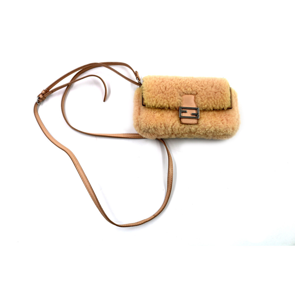 Fendi Baguette Mini Shearling Rosa