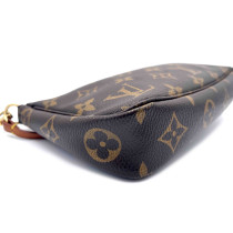 Louis Vuitton Pochette Accessoires Pelle di Vitello Monogram