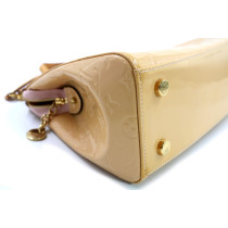 Louis Vuitton Brea MM Vernis Beige