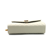 Saint Laurent Envelope Medium en Cuir Matelassé Grain De Poudre Blanc