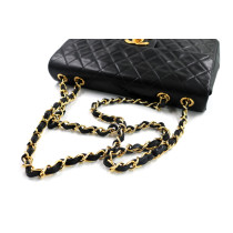 Chanel Maxi Logo Pelle Nera