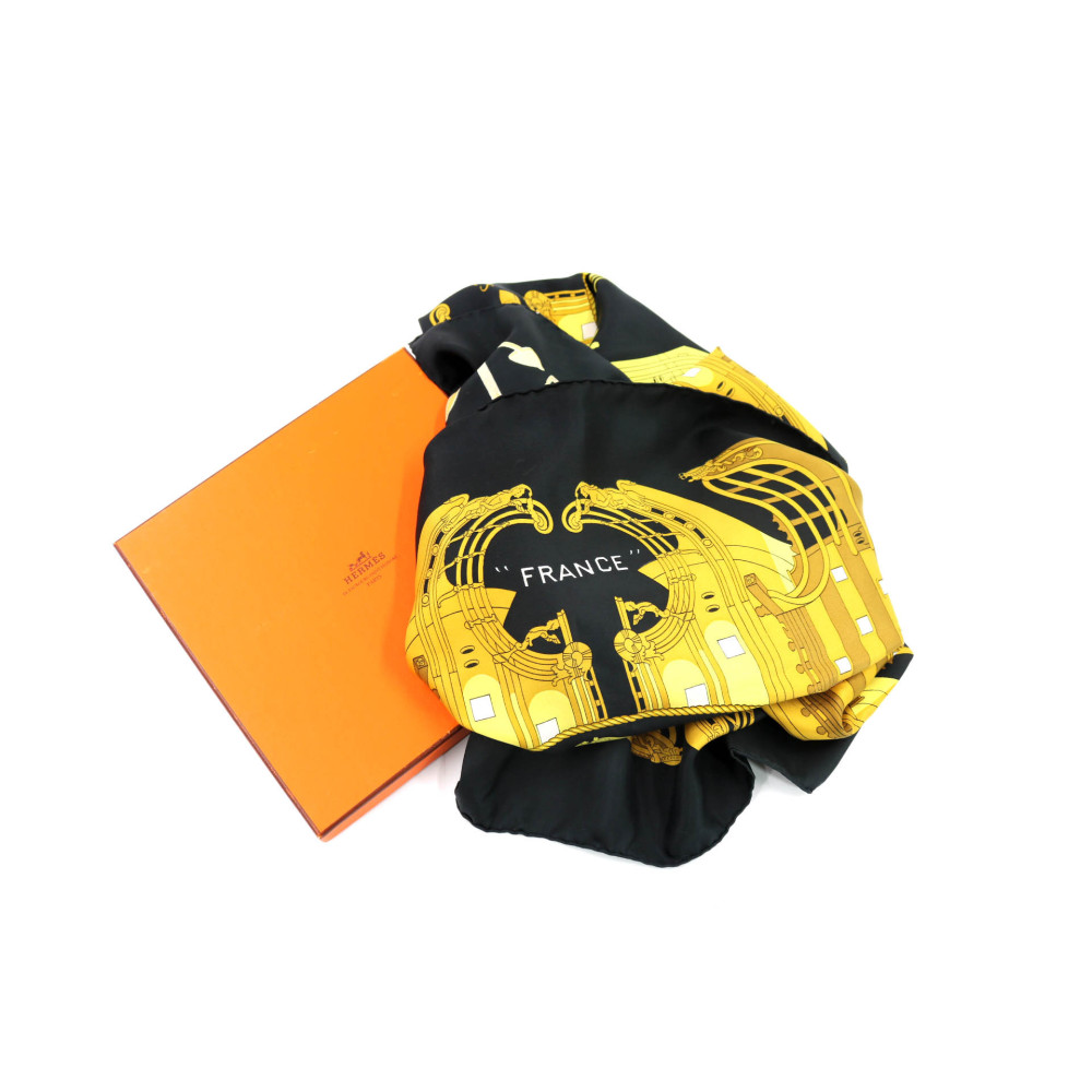 Hermes Foulard Seta Nera e Oro