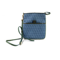 펜디 트라콜라 주카 아즈라