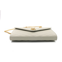 Saint Laurent Klassische Cassandre Clutch mit Kette aus Grain De Poudre Leder