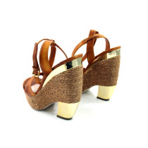 Miu Miu Pumps aus Leder und Seil in Lederfarbe