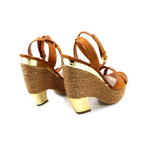 Miu Miu Pumps aus Leder und Seil in Lederfarbe