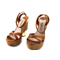 Miu Miu Pumps aus Leder und Seil in Lederfarbe