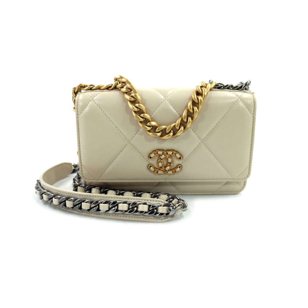 Chanel 19 Pelle D'Agnello Beige