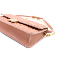 Fendi Woc Baguette en Cuir Rose