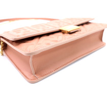 Fendi Woc Baguette en Cuir Rose