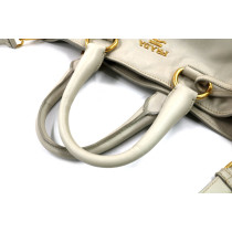 Prada Shopping Pelle Bianca