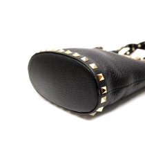 Valentino Rockstud Bucket Pelle Nera