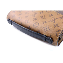 Louis Vuitton Metis Reverse Monogram