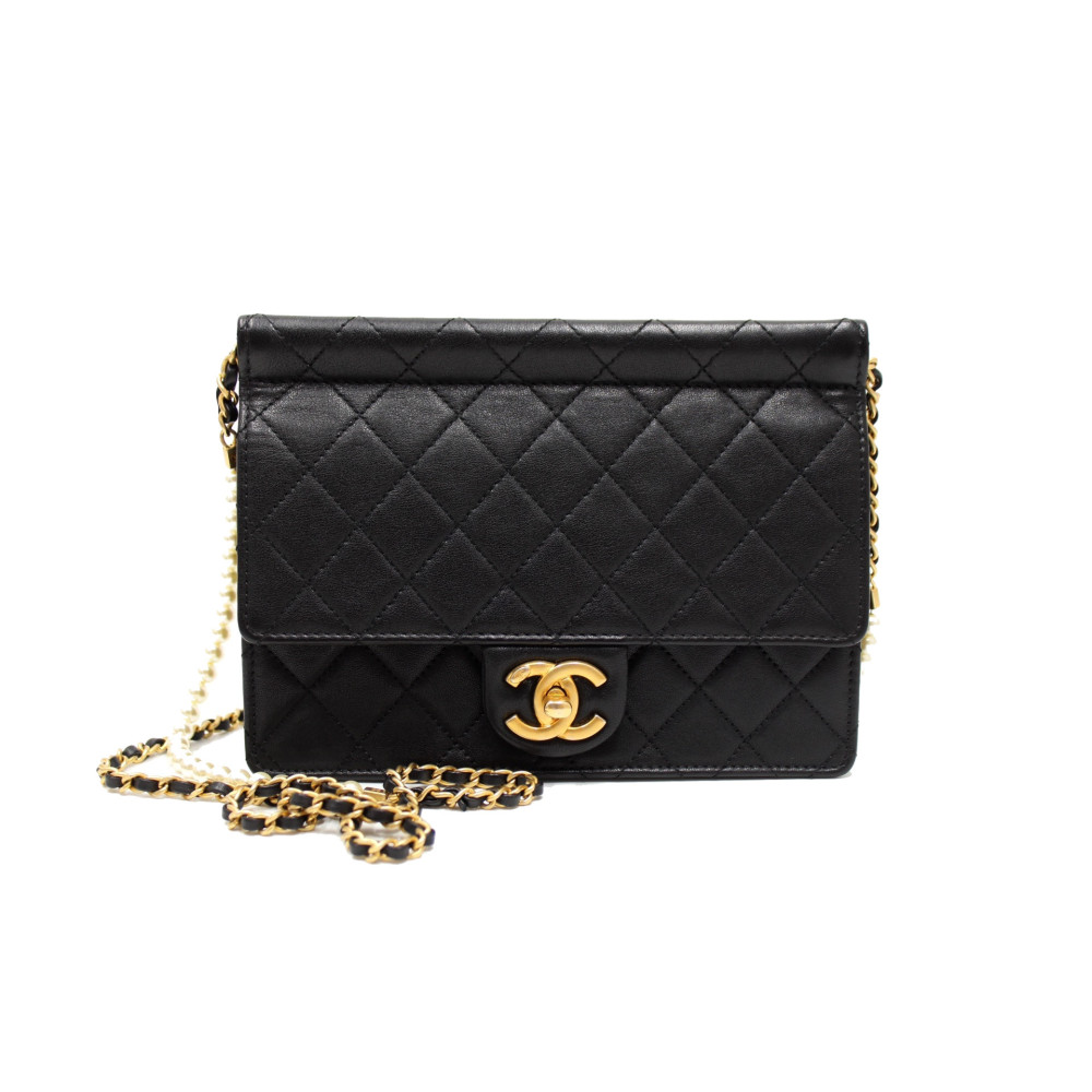 Chanel Borsa piccola con perle