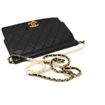 Chanel Borsa piccola con perle