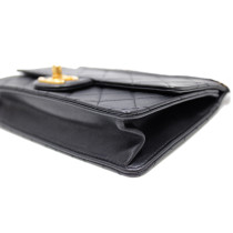 Chanel Borsa piccola con perle