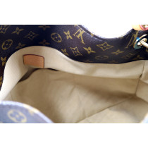 Louis Vuitton Artsy Monogram