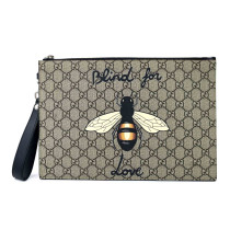 Gucci Pochette GG Supreme Beige