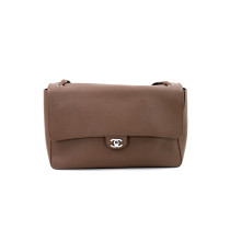Chanel Maxi Flap Pelle Tortora