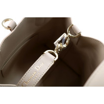 Dior Toujour Tote Verticale Pelle Beige