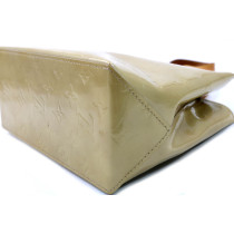 Louis Vuitton Reade Vernis Beige