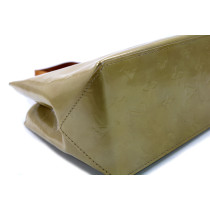 Louis Vuitton Reade Vernis Beige