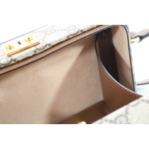 Gucci Messenger GG Supreme